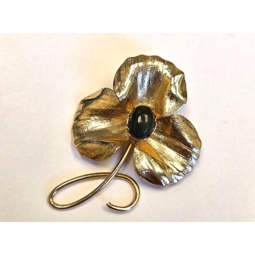Vintage Gold Tone Clover Leaf Brooch With Green Center Stone